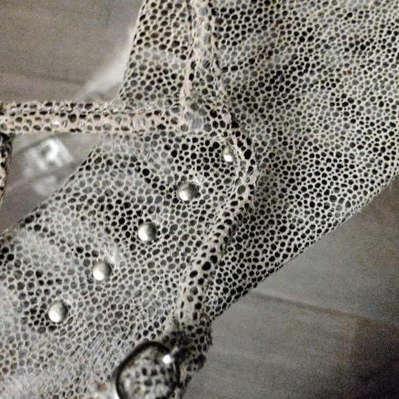 J/Slides Strappy Thong Sandals - Picture 4 of 9